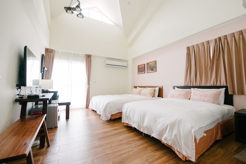 Superior Quadruple Room - Photo 3