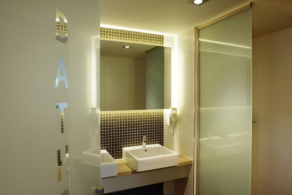 Luxury Double Room (with Shower) - Photo 4
