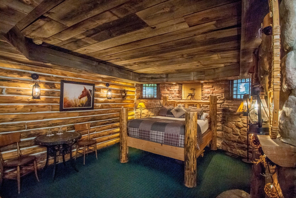 Room (Mountain Hideaway)
