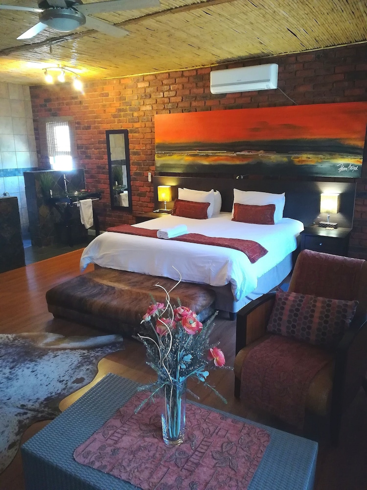 Luxury suite 1st Floor open plan bath.