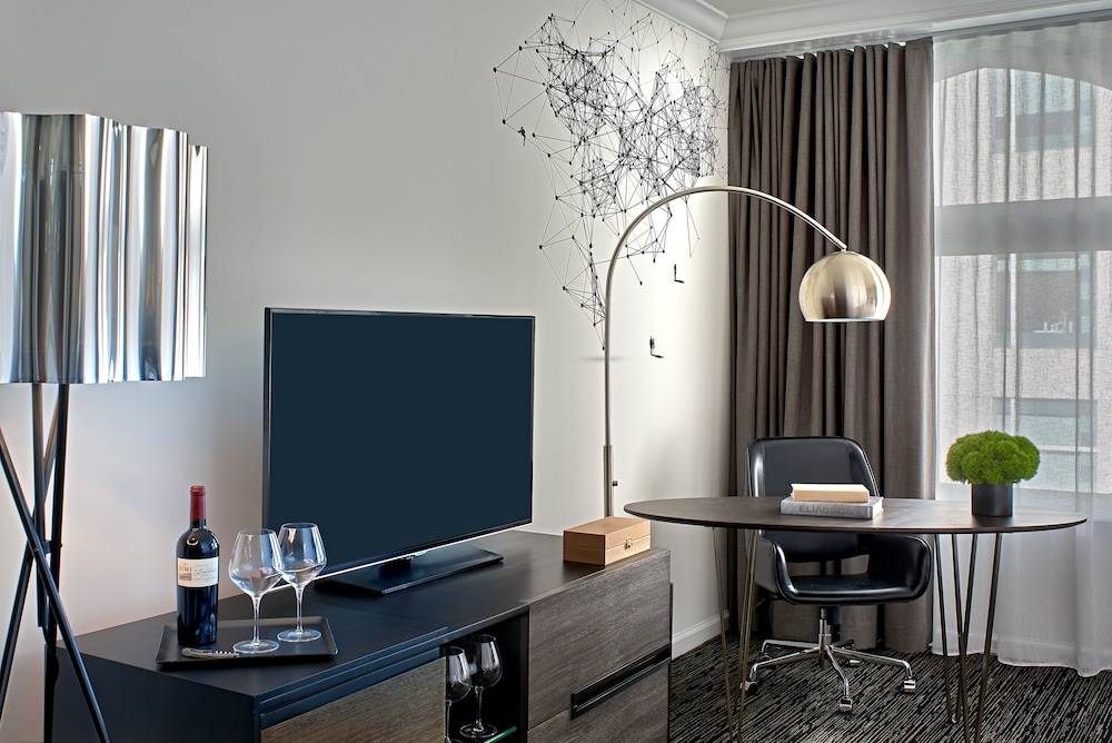 Executive Room, 1 King Bed, City View - Photo 3