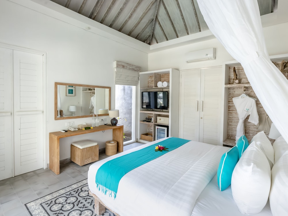 Suite with Pool Access with Daily Afternoon Tea - Photo 4