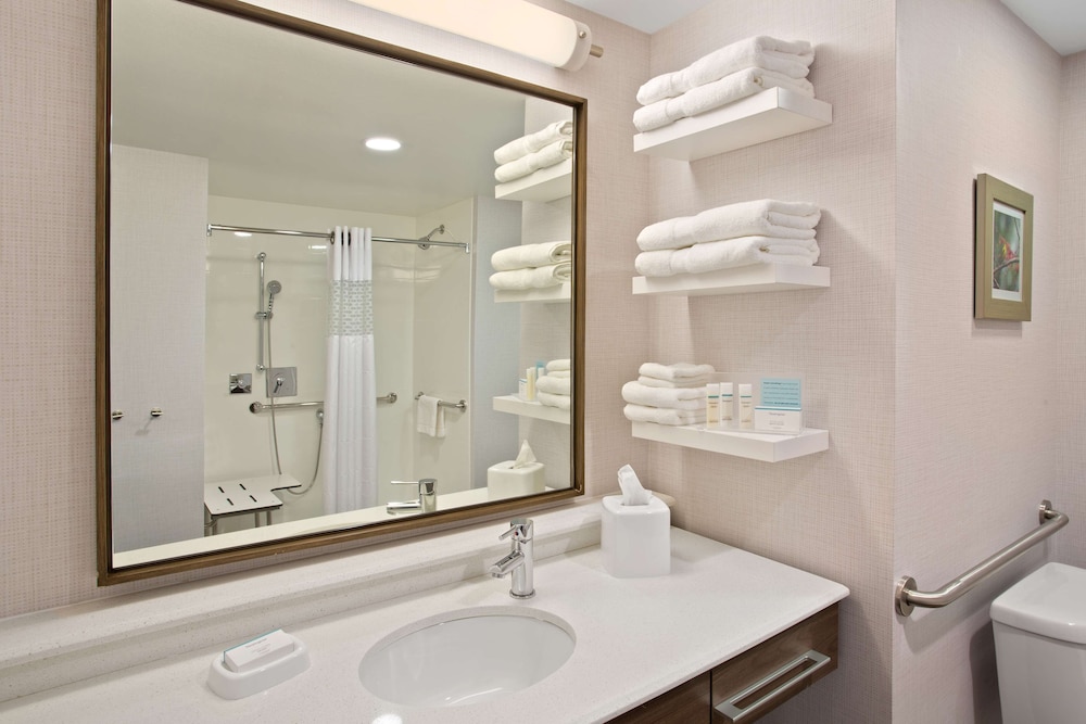 Room, 2 Queen Beds, Accessible, Non Smoking (Hearing) photo 2