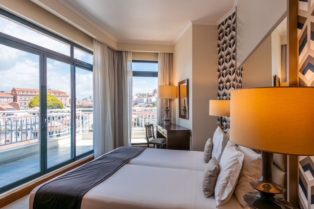 Suite - Photo 1