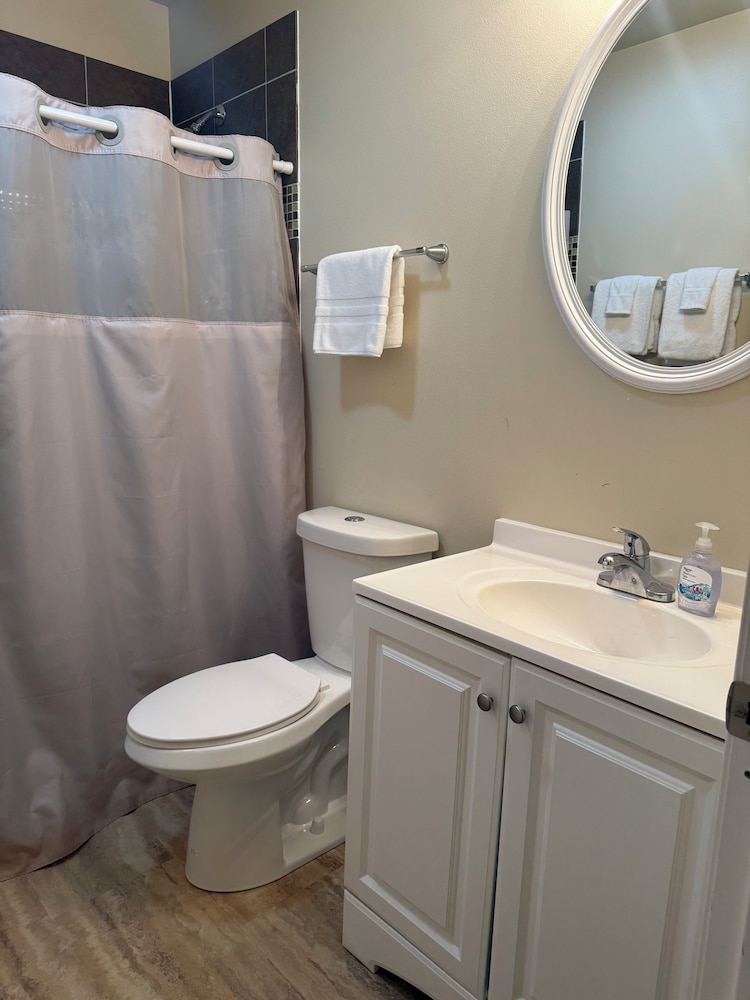 Basic Cabin, Non Smoking, Private Bathroom photo 3