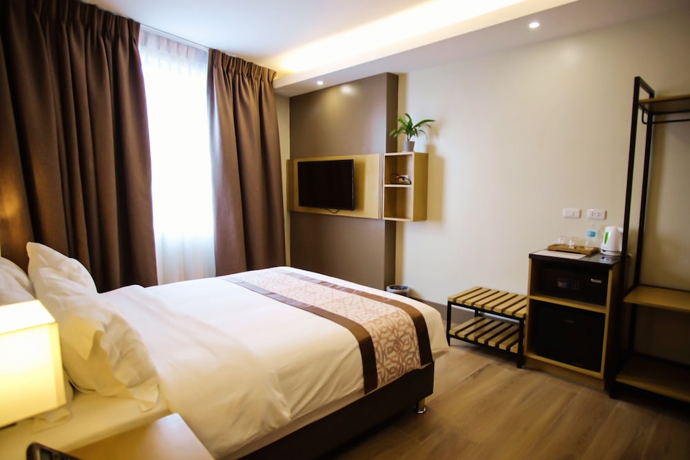 Deluxe Queen Room photo 2