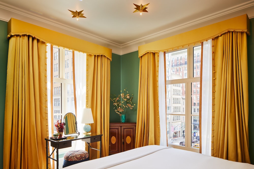 Fifth Avenue Suite Accessible photo 1
