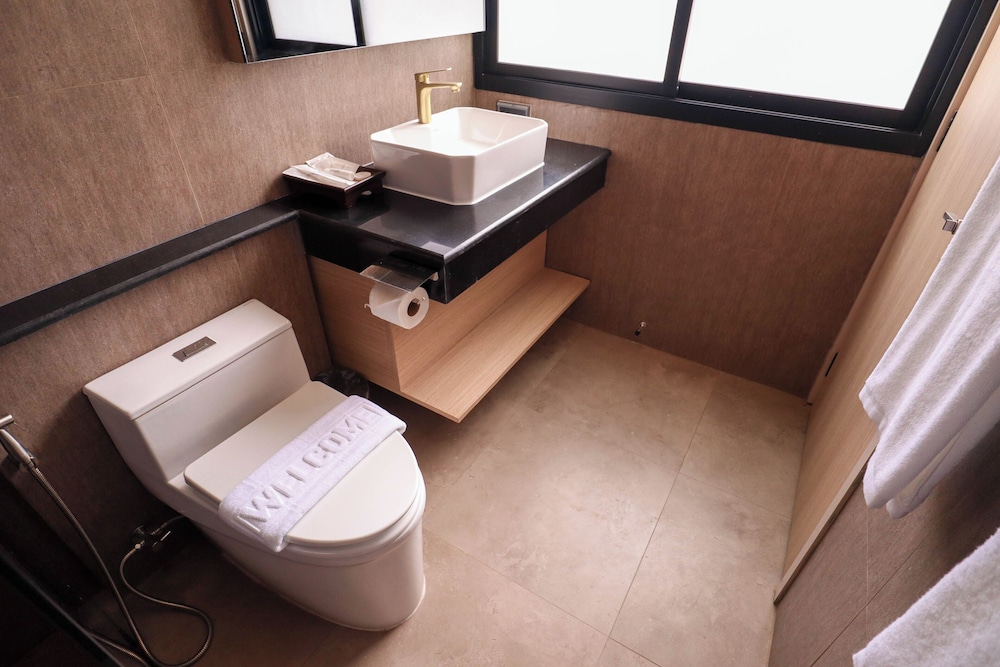 Deluxe Suite, City View - Photo 10