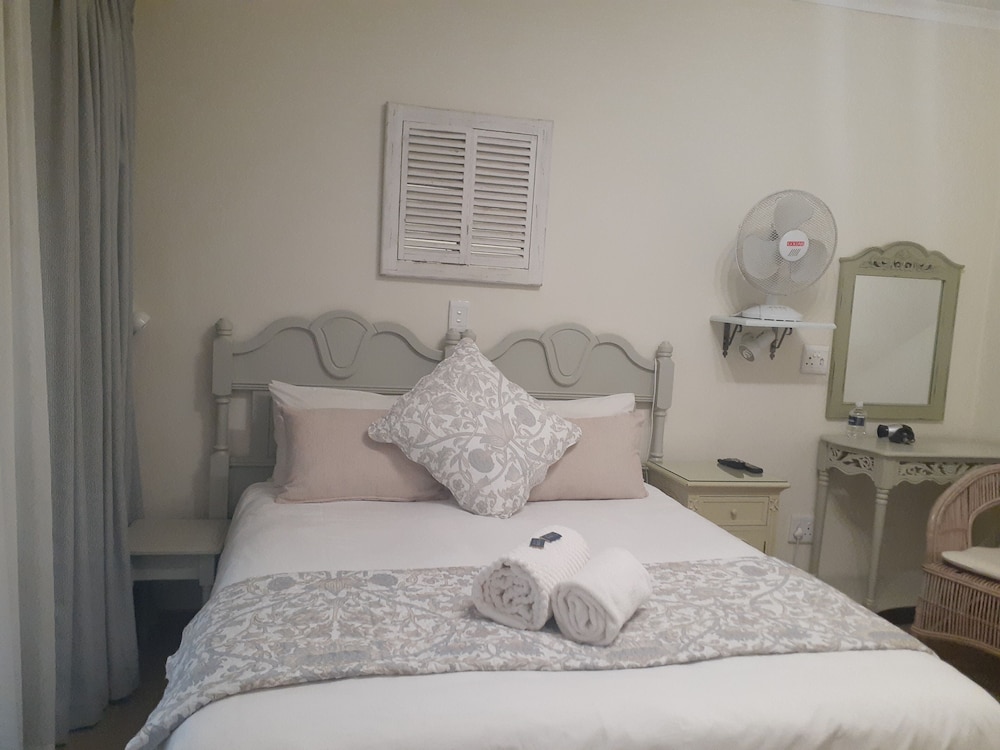 Luxury Double Room with Queen sized bed