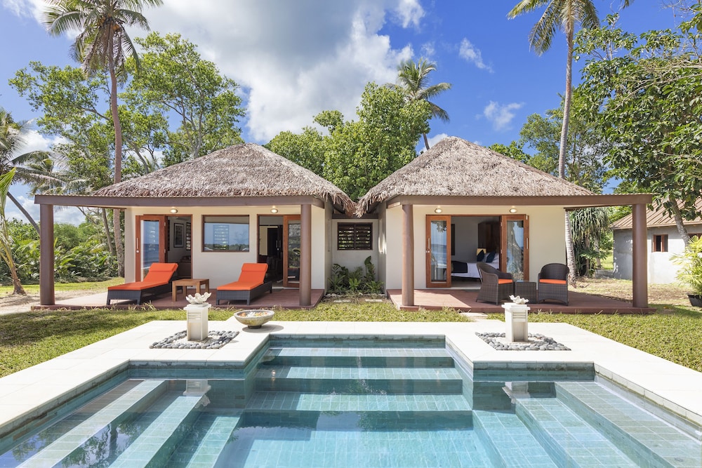 Deluxe Beachfront Villa with Pool (Two bedroom) photo 3