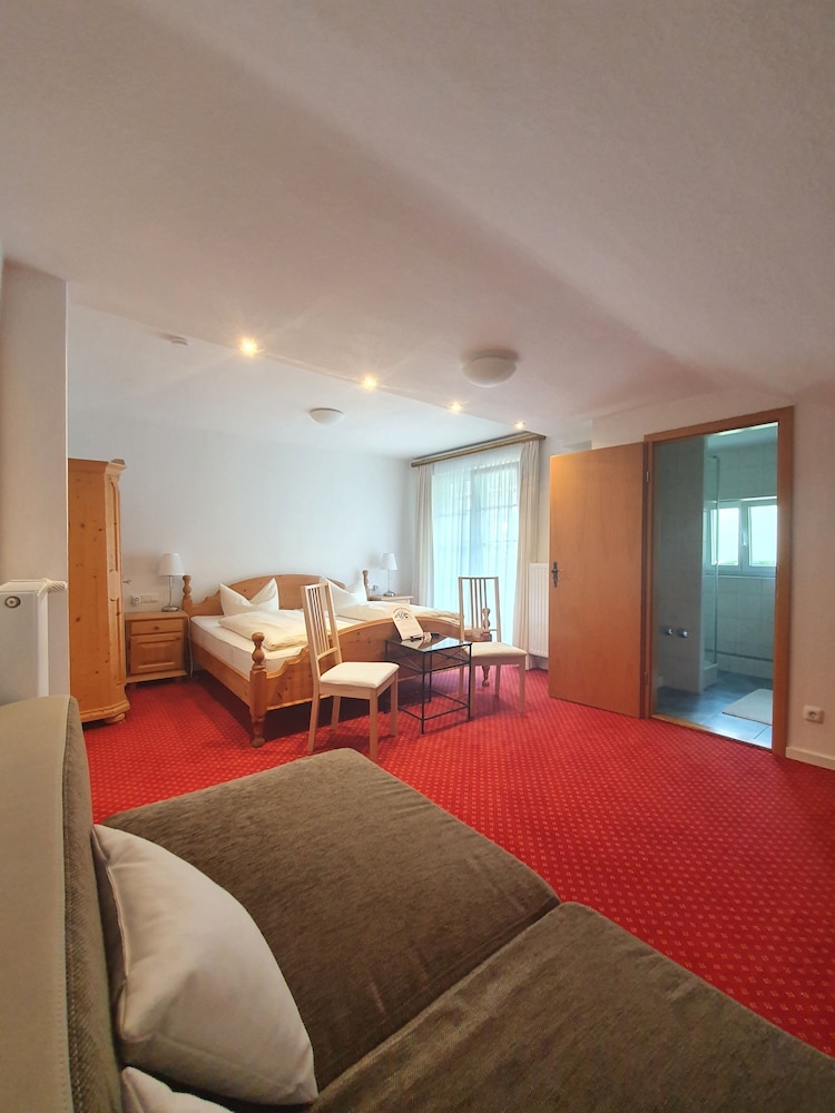 Family Double Room, Non Smoking, Mountain View photo 3