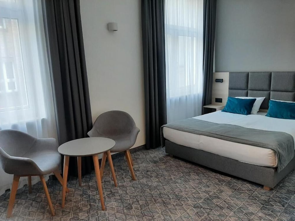 Deluxe Double Room, 1 Queen Bed, Courtyard View (4*) photo 3