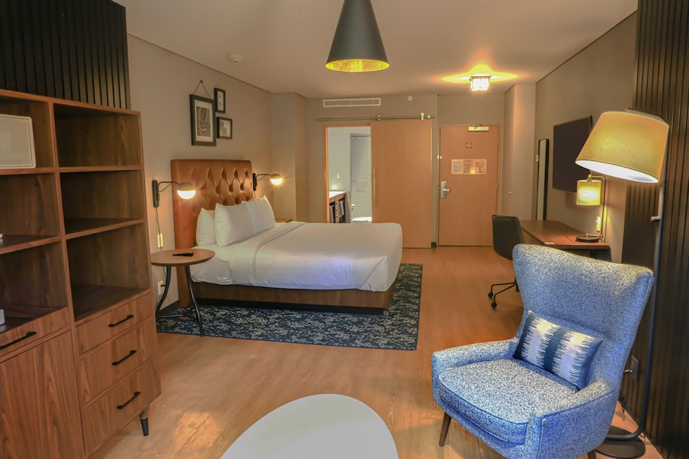 Junior Suite, 1 King Bed, City View photo 1