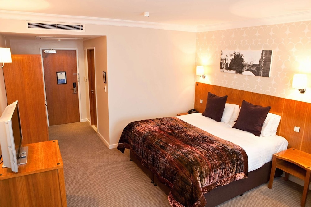 Standard Room, 1 King Bed, Non Smoking - Photo 3