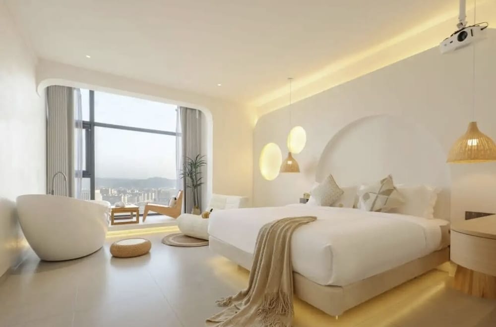 Luxury Penthouse, Lake View