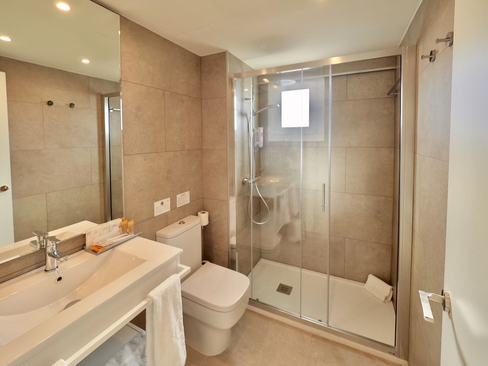 Double Room, Balcony (2 adults + 1 Child) photo 2