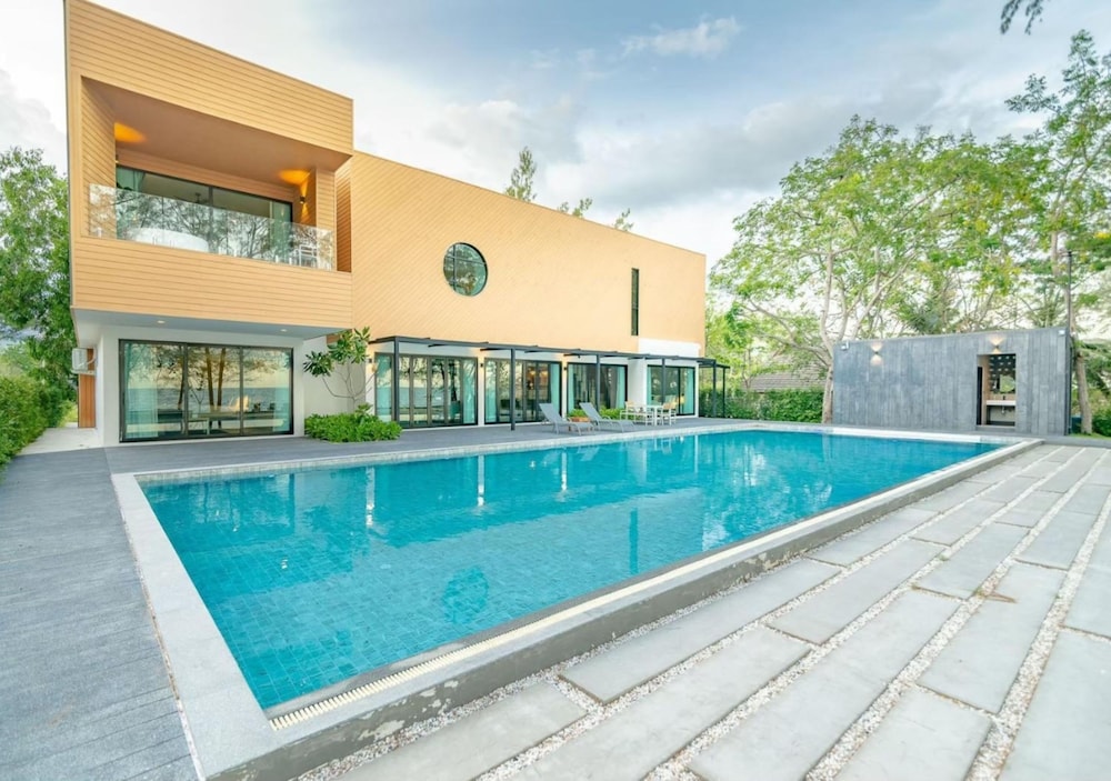 Presidential Villa, 4 Bedrooms, Beachfront - Photo 11