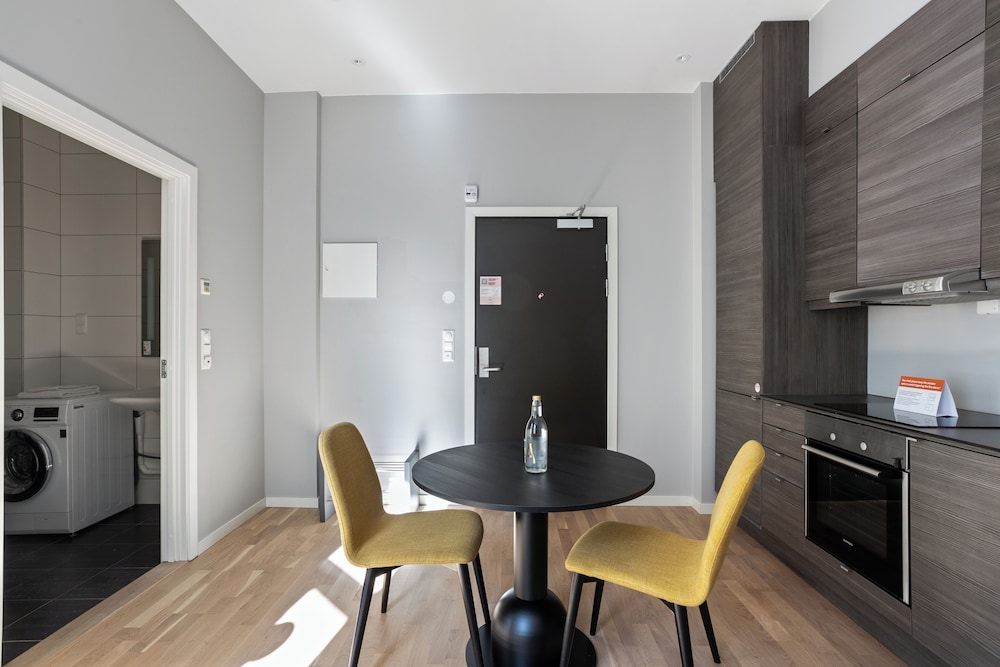 Large Studio with Kitchen, Accessible - Photo 4