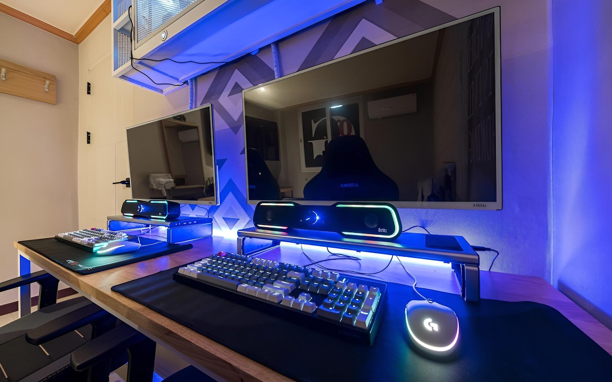 Room (Couple PC 3070 (Ryzen 5600xRTX3070TI))
