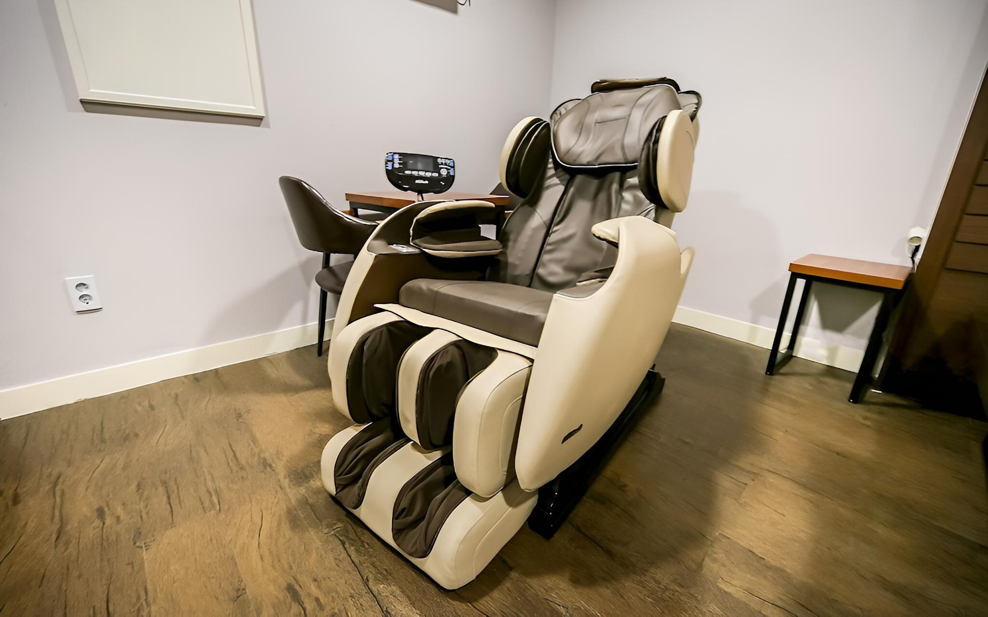 Room (VIP - massage chair (Netflix availabl) photo 2