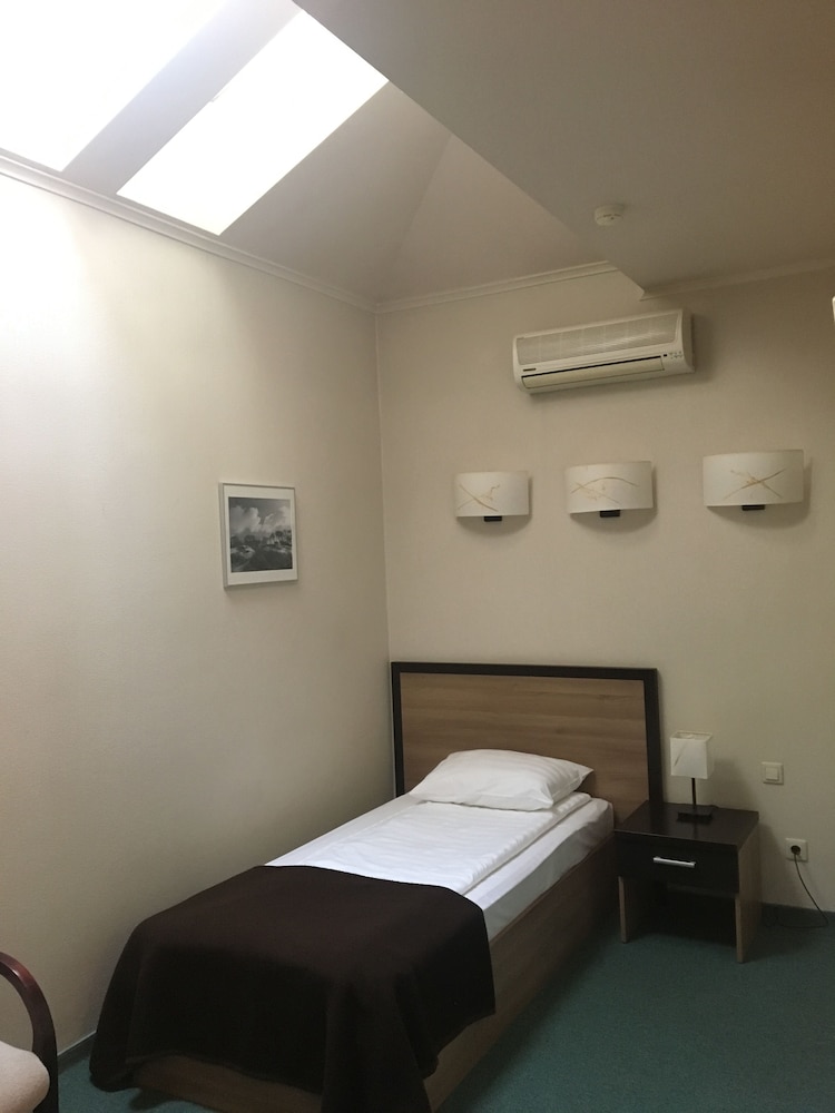 Standard Single Room, 1 Large Twin Bed (Attic) photo 1