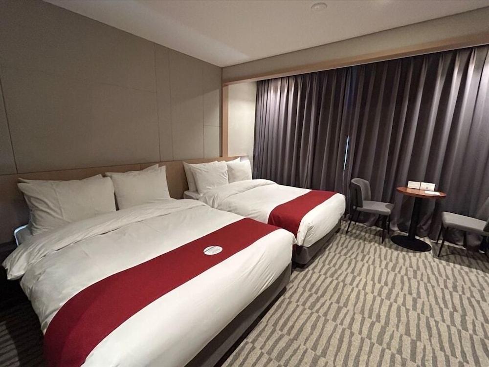 Junior Suite, 2 Double Beds, Non Smoking, City View - Photo 1