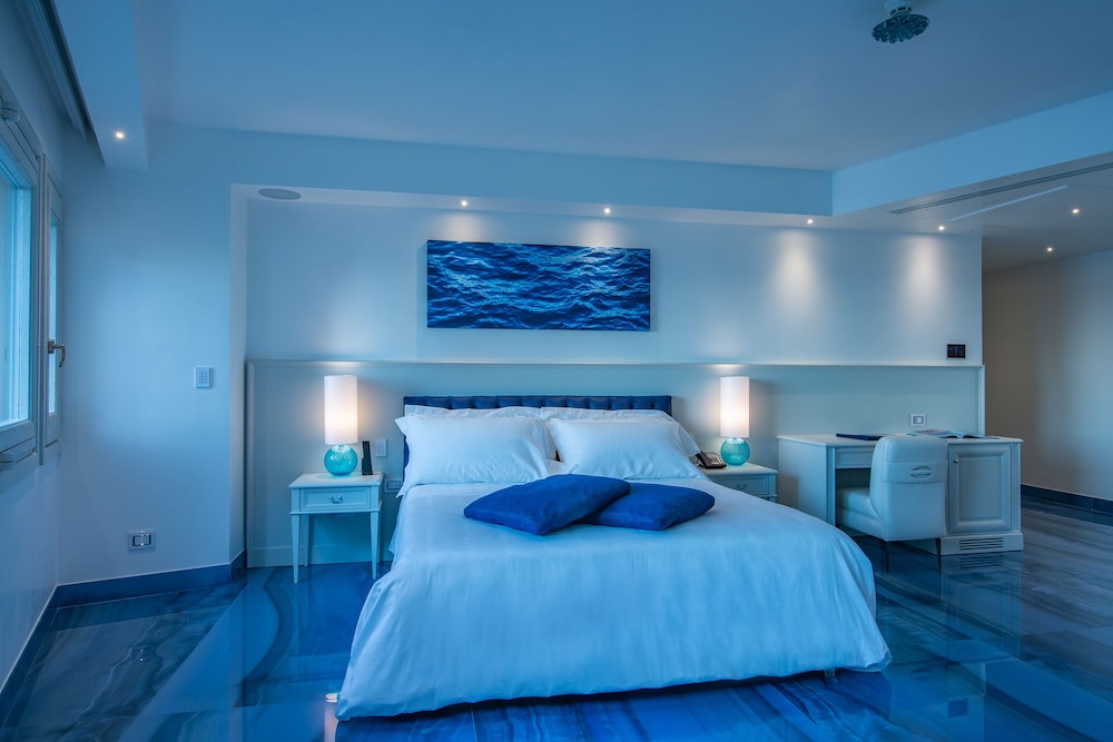 Suite (252) - Photo 2
