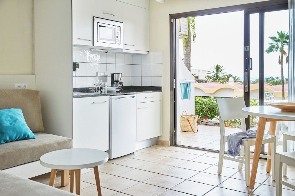 Studio, 1 Bedroom - Photo 3