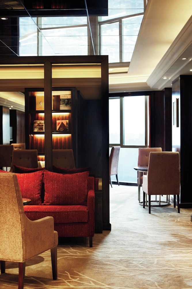 Club Suite, 1 King Bed - Photo 2