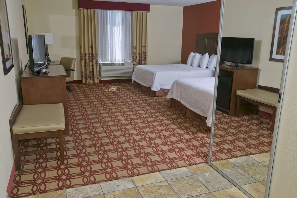 Room, 2 Queen Beds, Accessible, Non Smoking - Photo 1