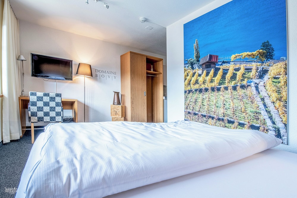 Economy Room, 1 Queen Bed - Photo 16