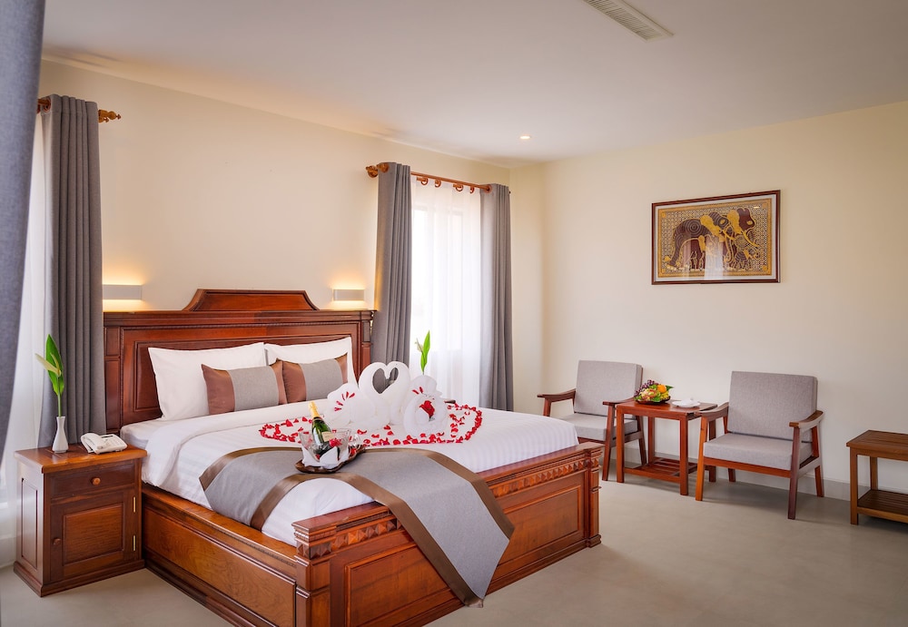 Mony Reach Suite with Balcony - Photo 7