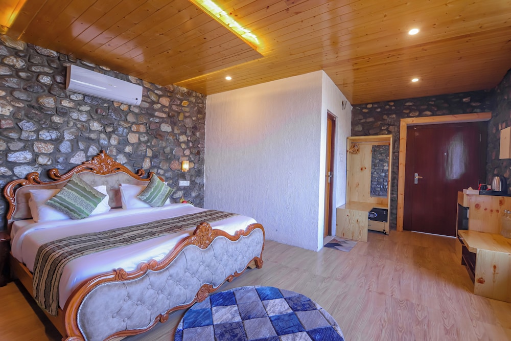 Premium Chalet with Lawn