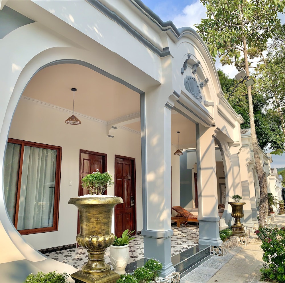 Deluxe Twin Room, Pool View