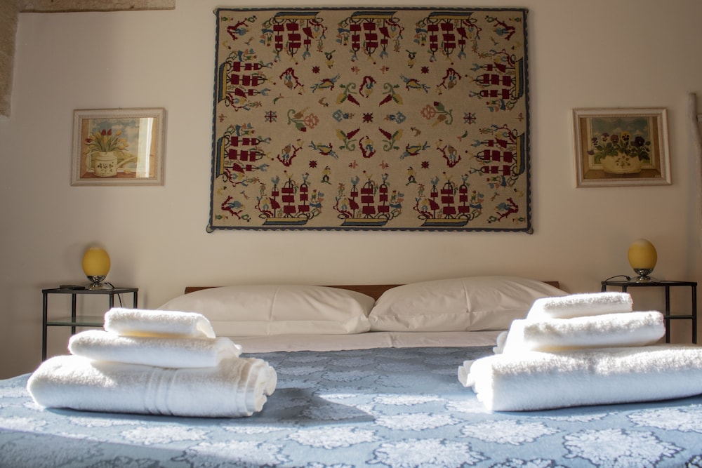 Deluxe Double Room, 1 Queen Bed, City View (Garofalo)