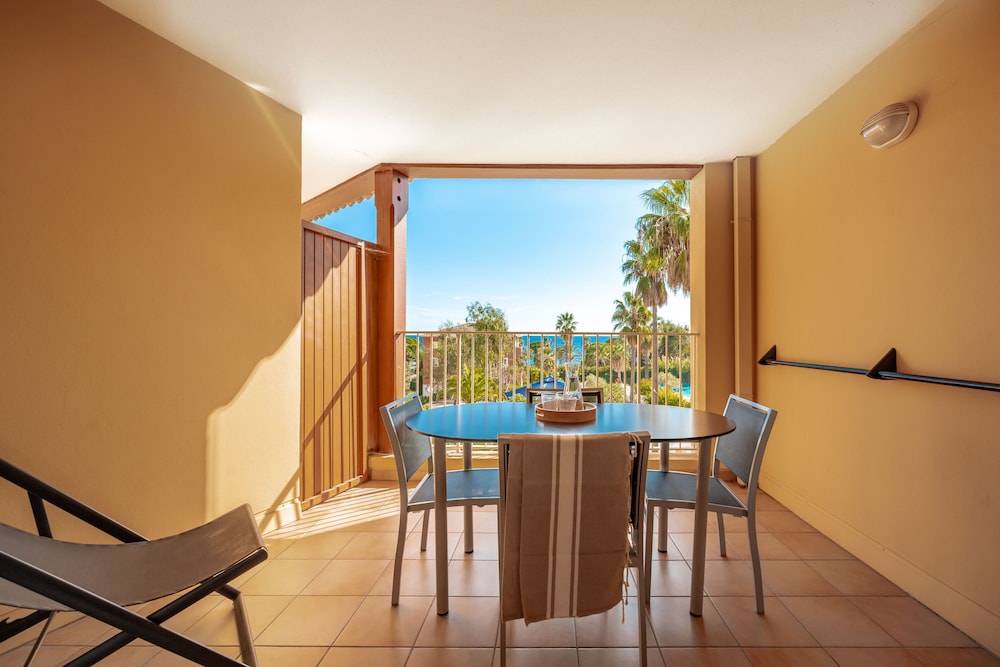 Apartment 6 people - 1 bedroom + 1 sleeping alcove - Terrace or Balcony - sea view - air conditioned