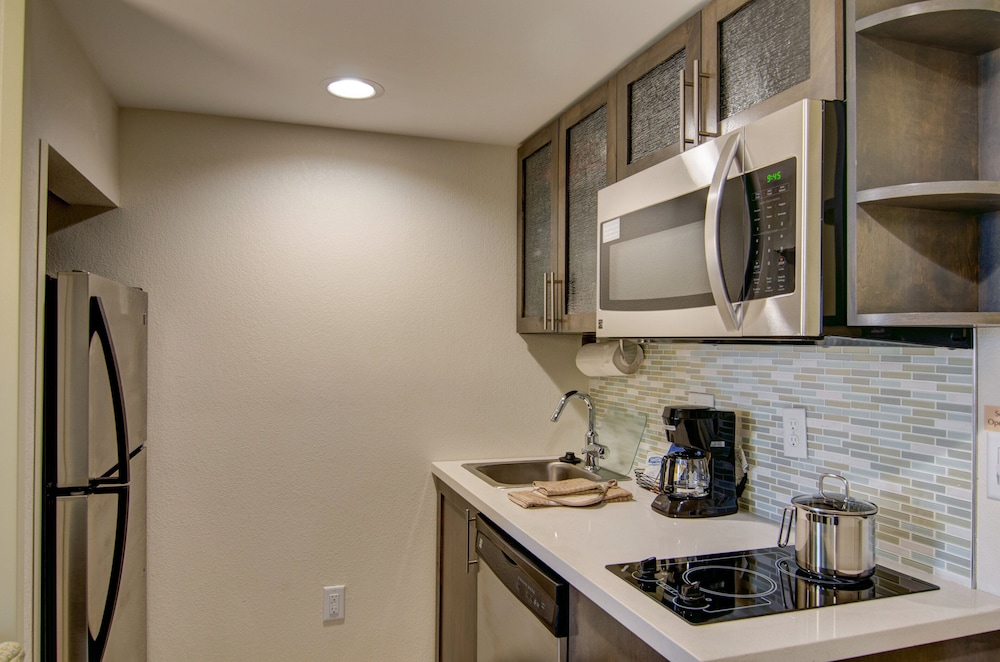 Suite, 1 Bedroom, Accessible (Communication Accessible) - Photo 3