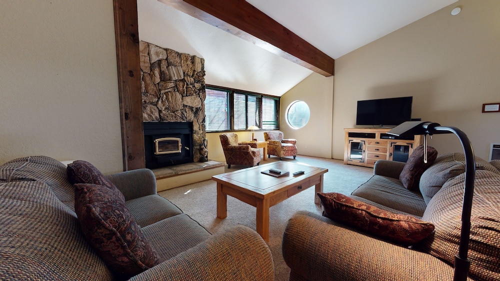Condo, 2 Bedrooms