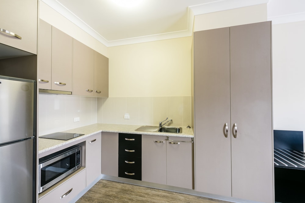 Standard Studio, Non Smoking, Kitchen (Twin Room- Queen & Single) photo 3