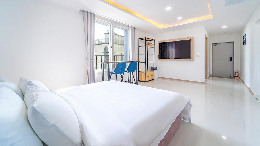 Basic Room, 1 Bedroom (401 (River view/Poolvilla/Netflix)) - Photo 4
