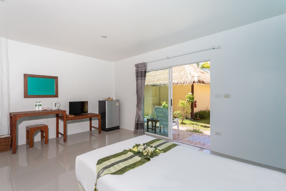 Deluxe Room, Garden View photo 3