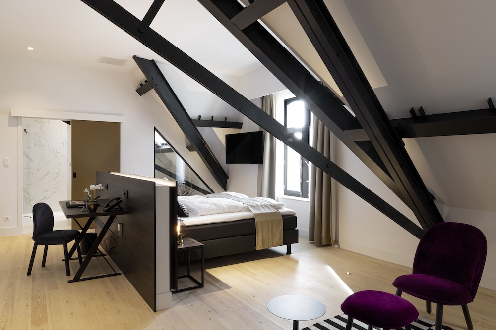 Suite - Photo 5
