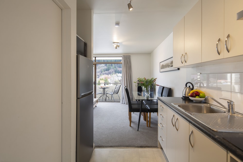 One Bedroom Apartment with Private Balcony photo 2