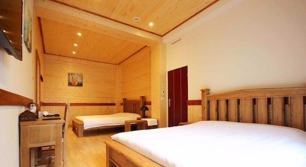 Standard Suite, Multiple Beds photo 2