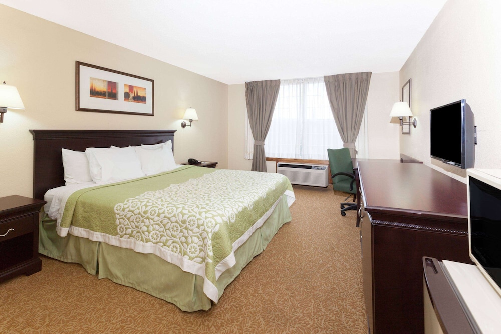 Room, 1 King Bed, Refrigerator & Microwave