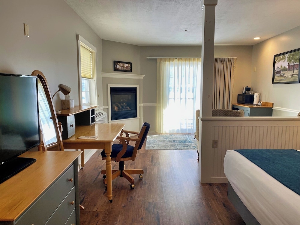 King Deluxe Accessible - Not Pet Friendly photo 2