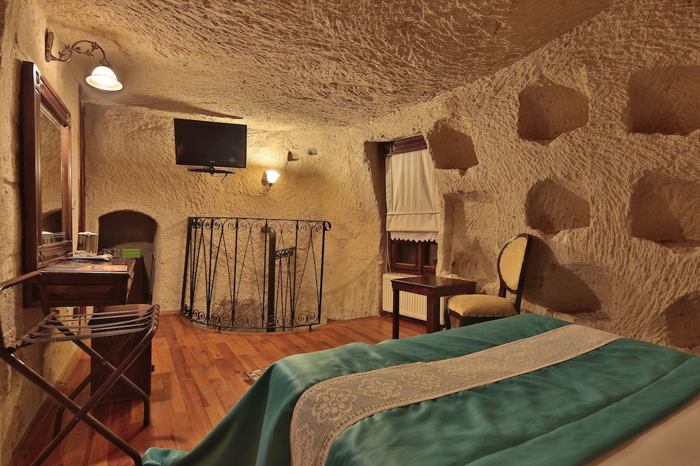 Standard Double or Twin Room - Photo 11