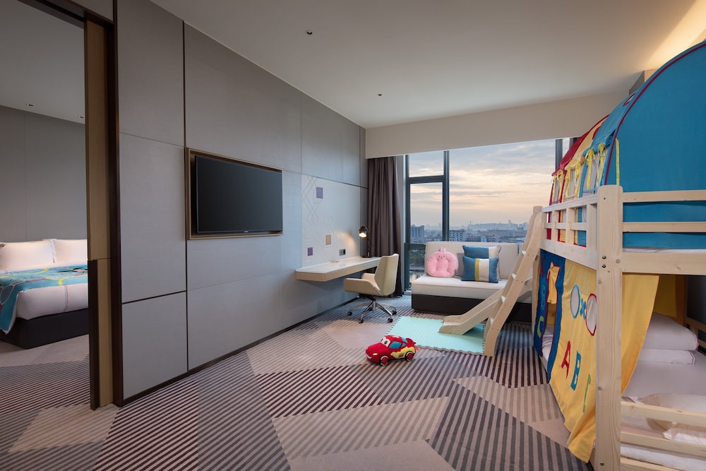 Suite, 1 Bedroom (Kung Fu AI Kids Theme)