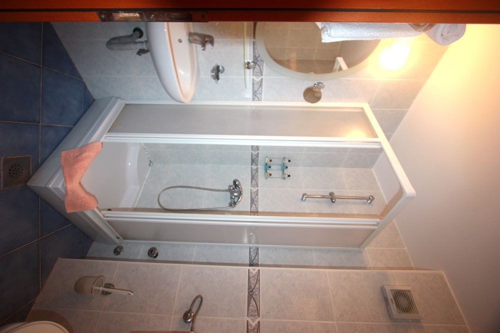 Standard Triple Room, Balcony, Sea View photo 2