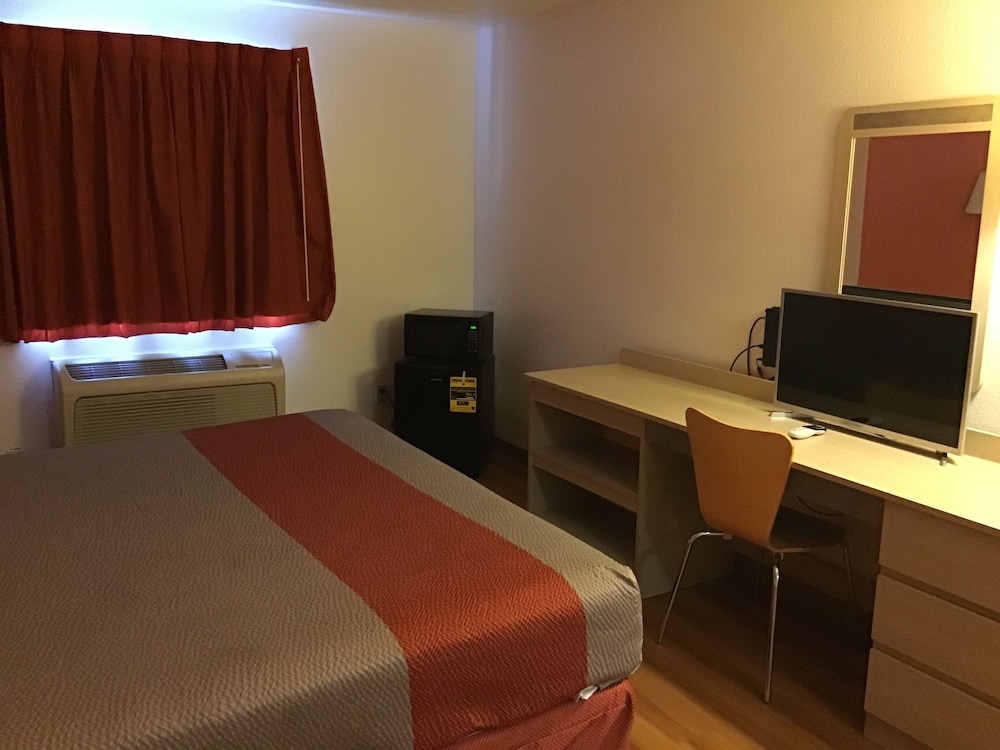 Standard Room, 2 Queen Beds, Non Smoking photo 2